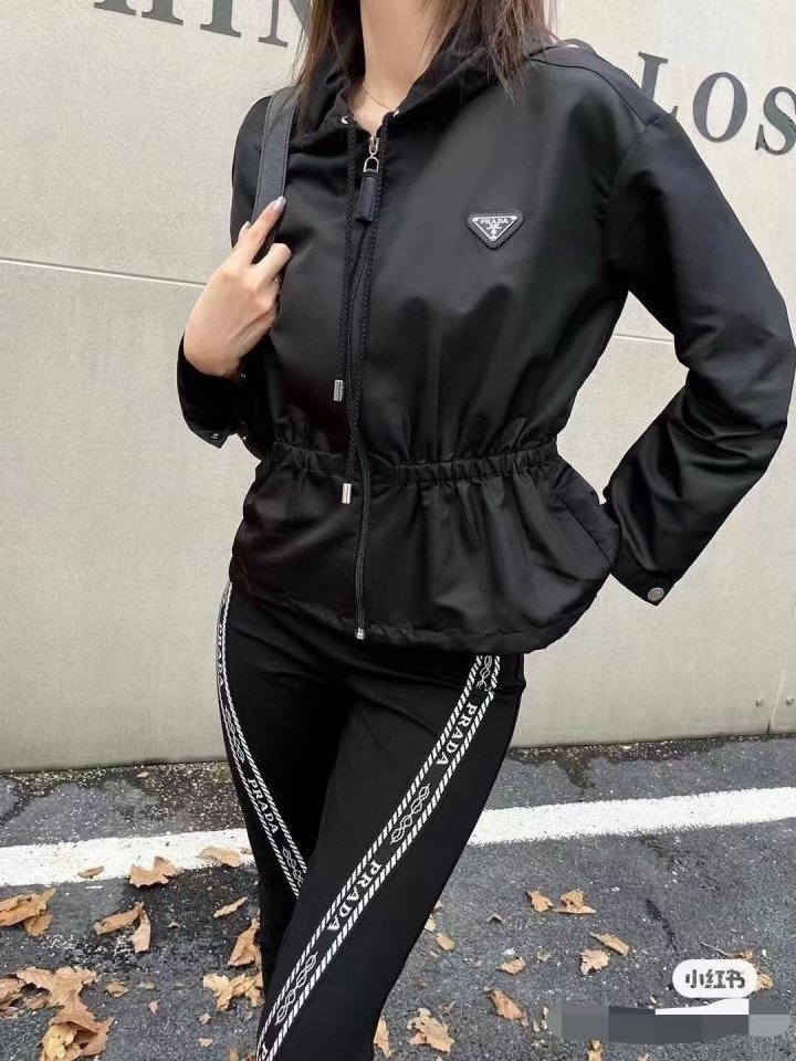 ●5월 판매 8위● PRADA 프라다 뒷포켓 포인트 자켓